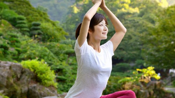 仕事後のヨガ：一日の終わりにストレスを解放するためのポーズ